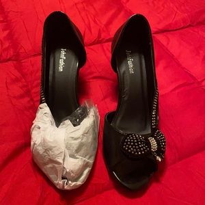 Black peep-toe pumps